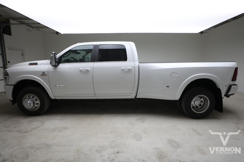 New 2026 Ram 3500 LIMITED LONGHORN CREW CAB 4X4 8' BOX Pickup
