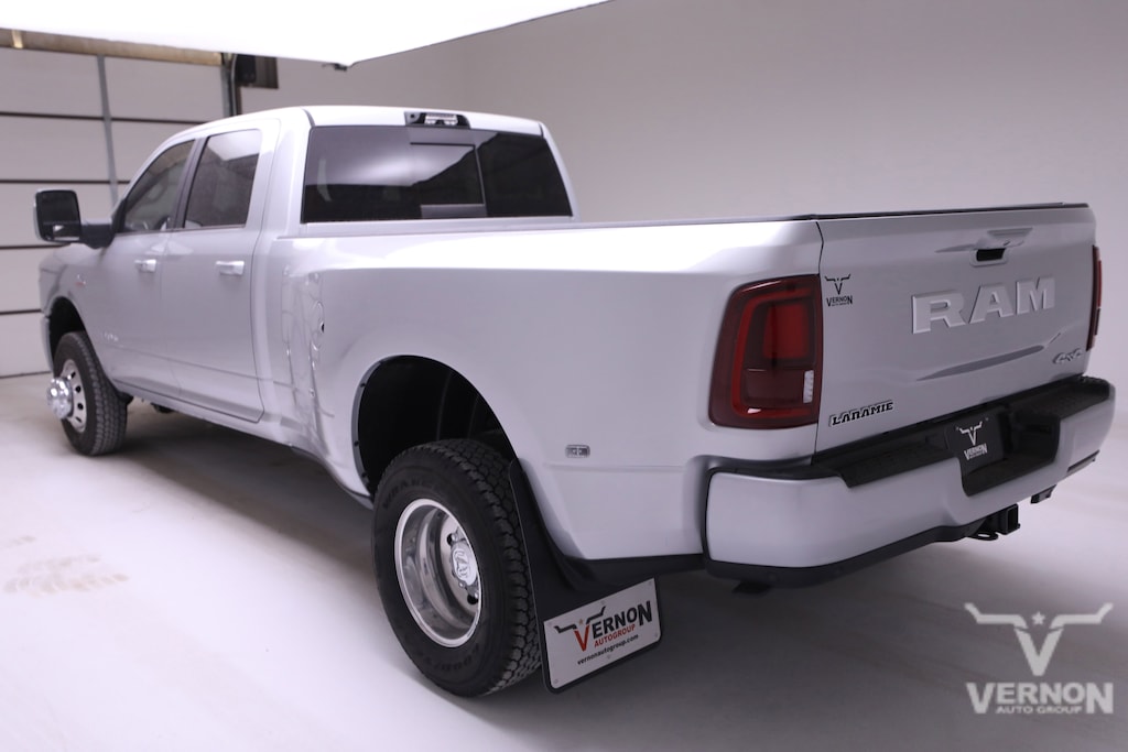 New 2026 Ram 3500 LARAMIE CREW CAB 4X4 8' BOX Pickup
