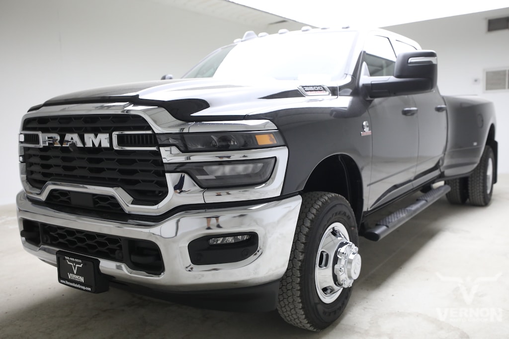 New 2026 Ram 3500 TRADESMAN CREW CAB 4X4 8' BOX Pickup