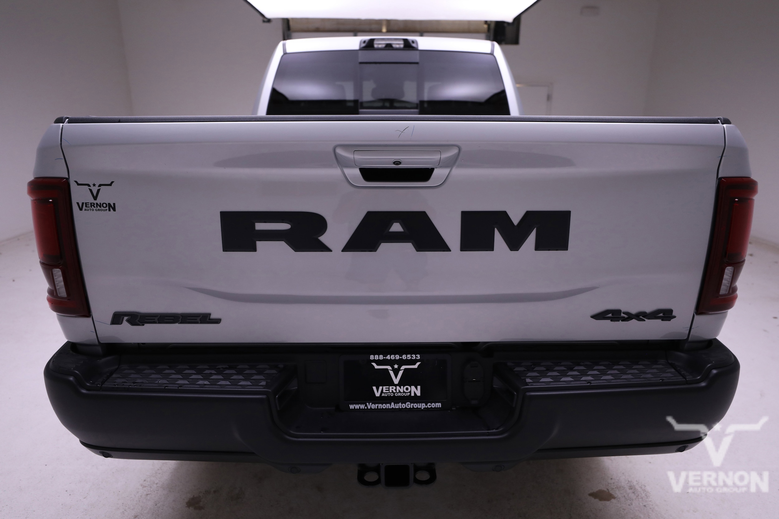 View vehicle photo 4