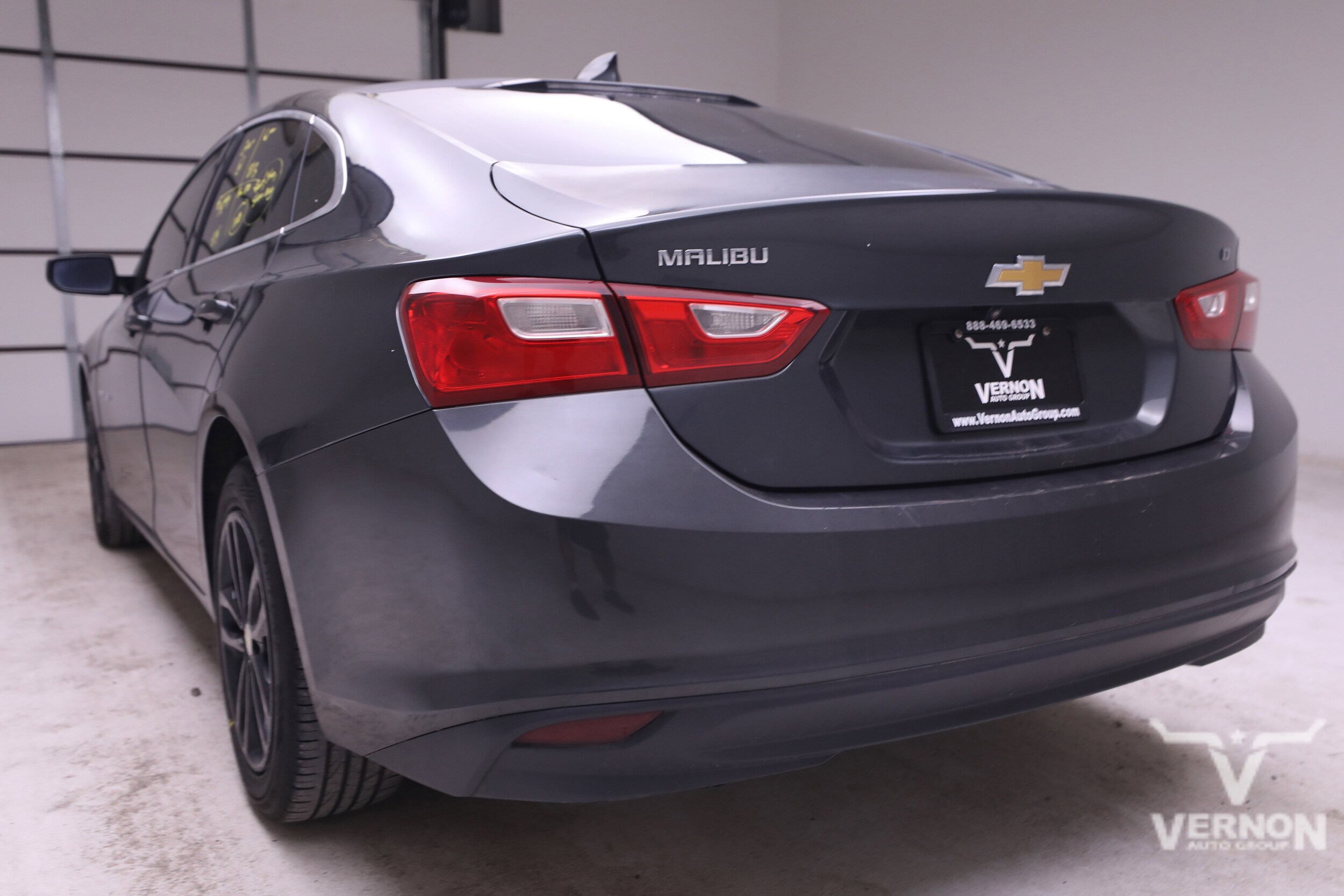 Used 2018 Chevrolet Malibu 1LT with VIN 1G1ZD5STXJF140936 for sale in Vernon, TX