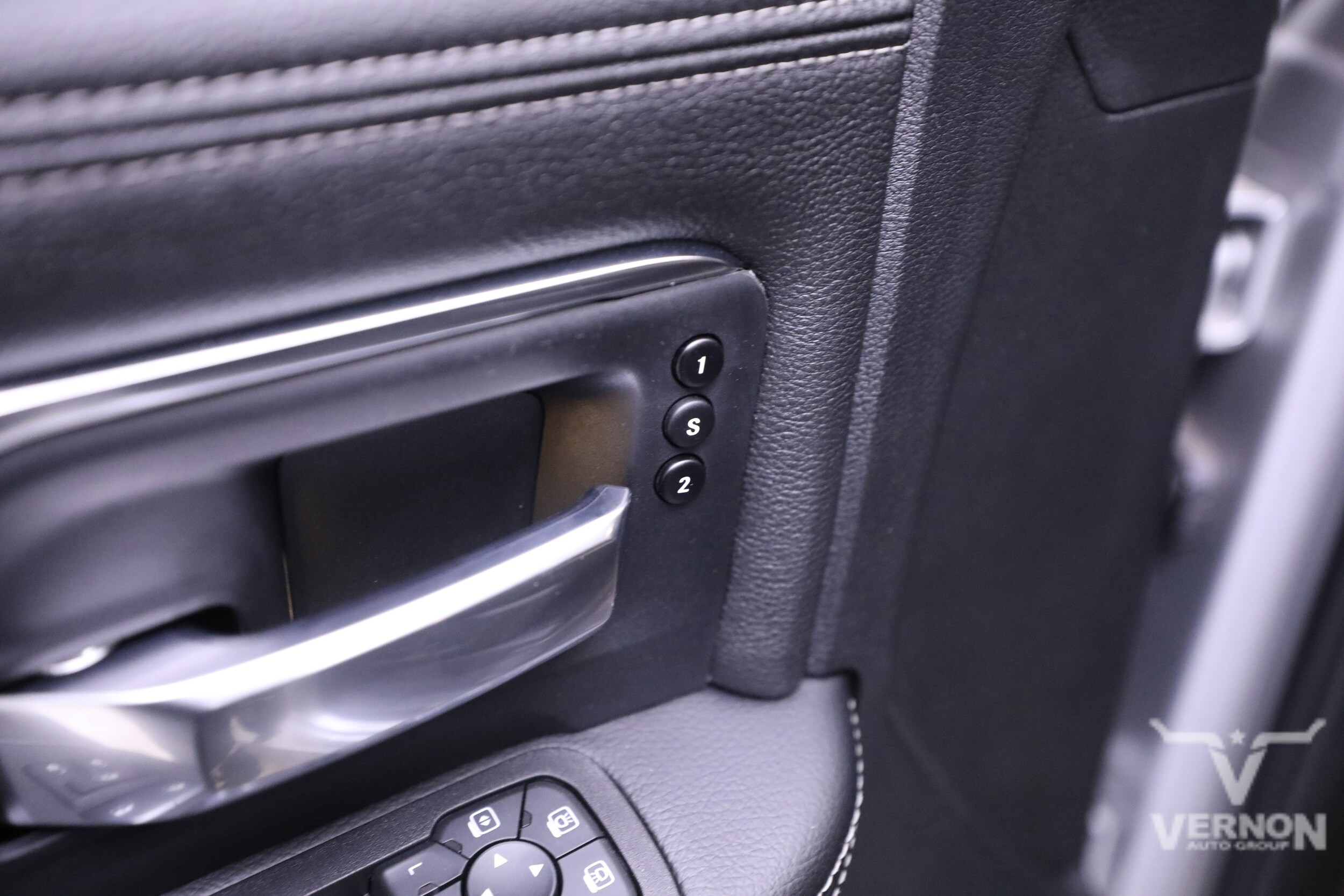 2026 RAM 3500 Laramie - Photo 17