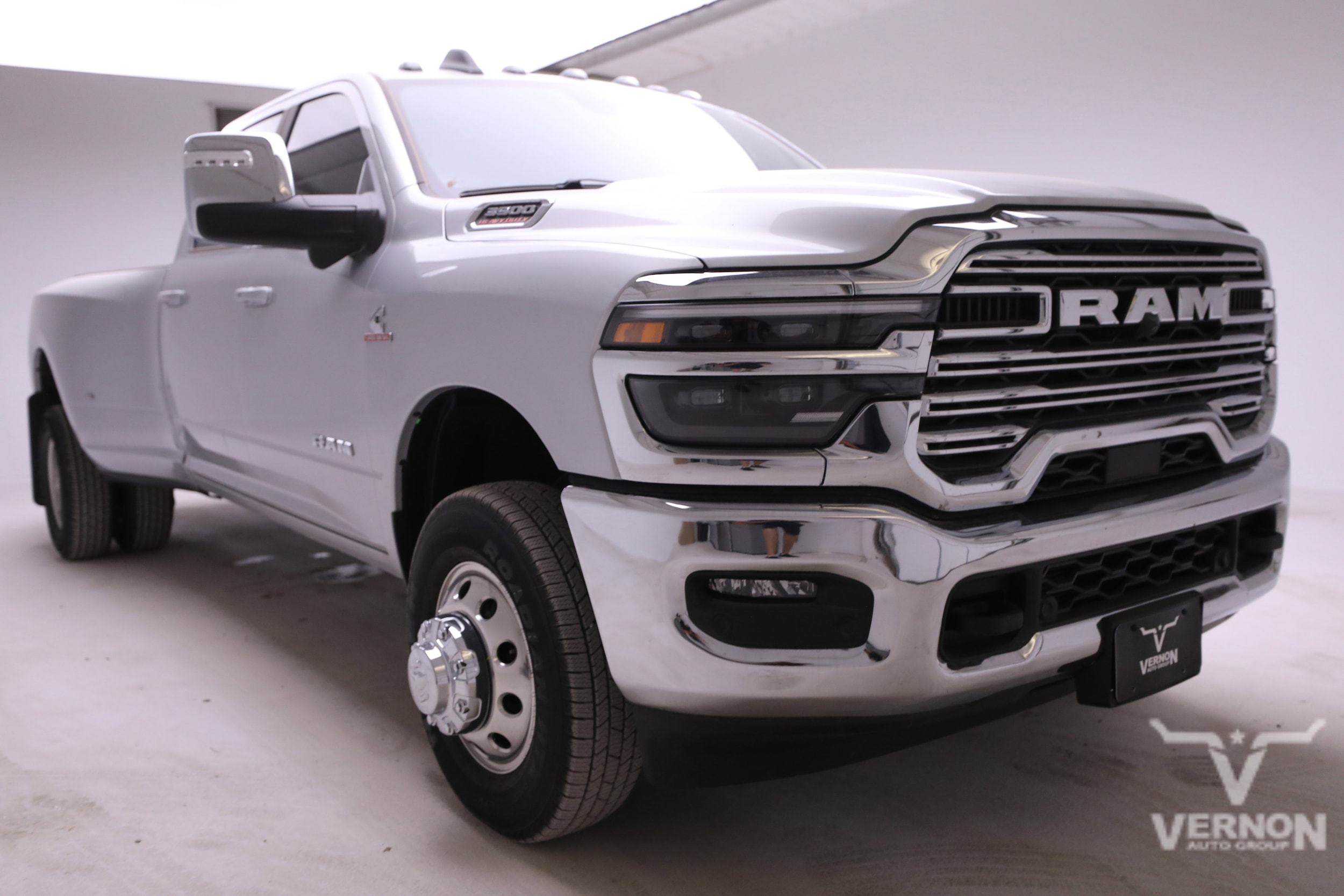 2026 RAM 3500 Laramie - Photo 7