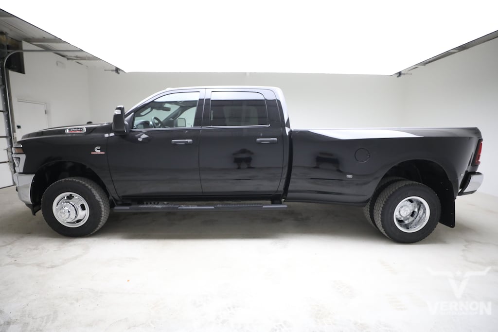 New 2026 Ram 3500 TRADESMAN CREW CAB 4X4 8' BOX Pickup
