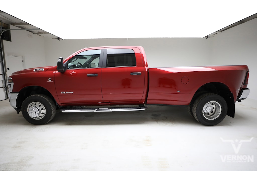 New 2026 Ram 3500 LONE STAR CREW CAB 4X4 8' BOX Pickup