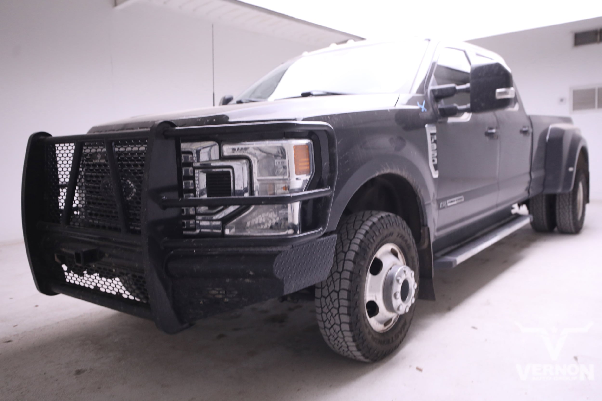 2022 Ford F-350 Super Duty Lariat's photo