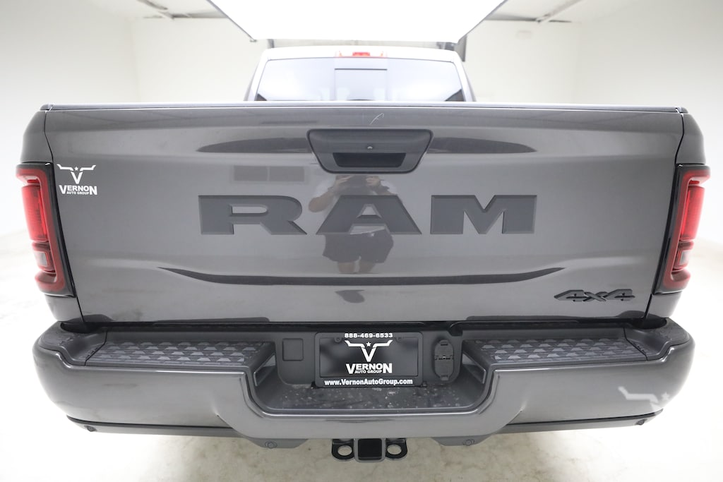 New 2026 Ram 2500 BLACK EXPRESS CREW CAB 4X4 6'4 BOX Pickup