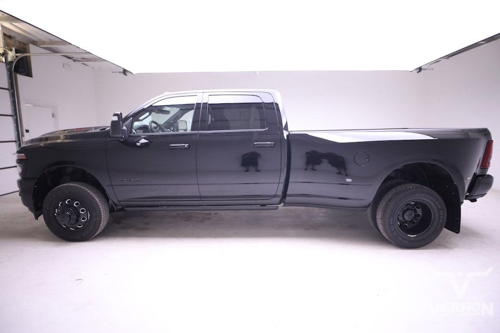 New 2026 Ram 3500 LARAMIE CREW CAB 4X4 8' BOX Pickup