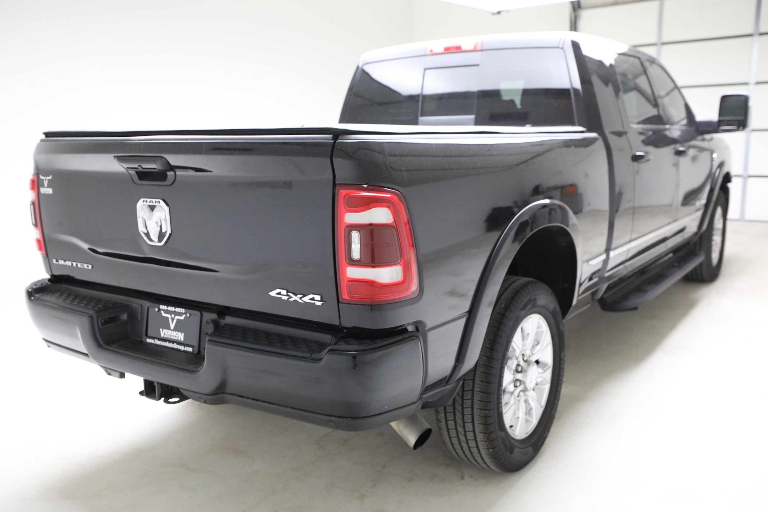 View vehicle photo 5
