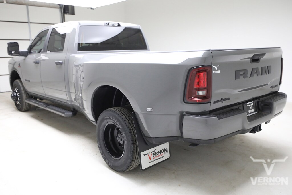 New 2026 Ram 3500 LONE STAR CREW CAB 4X4 8' BOX Pickup