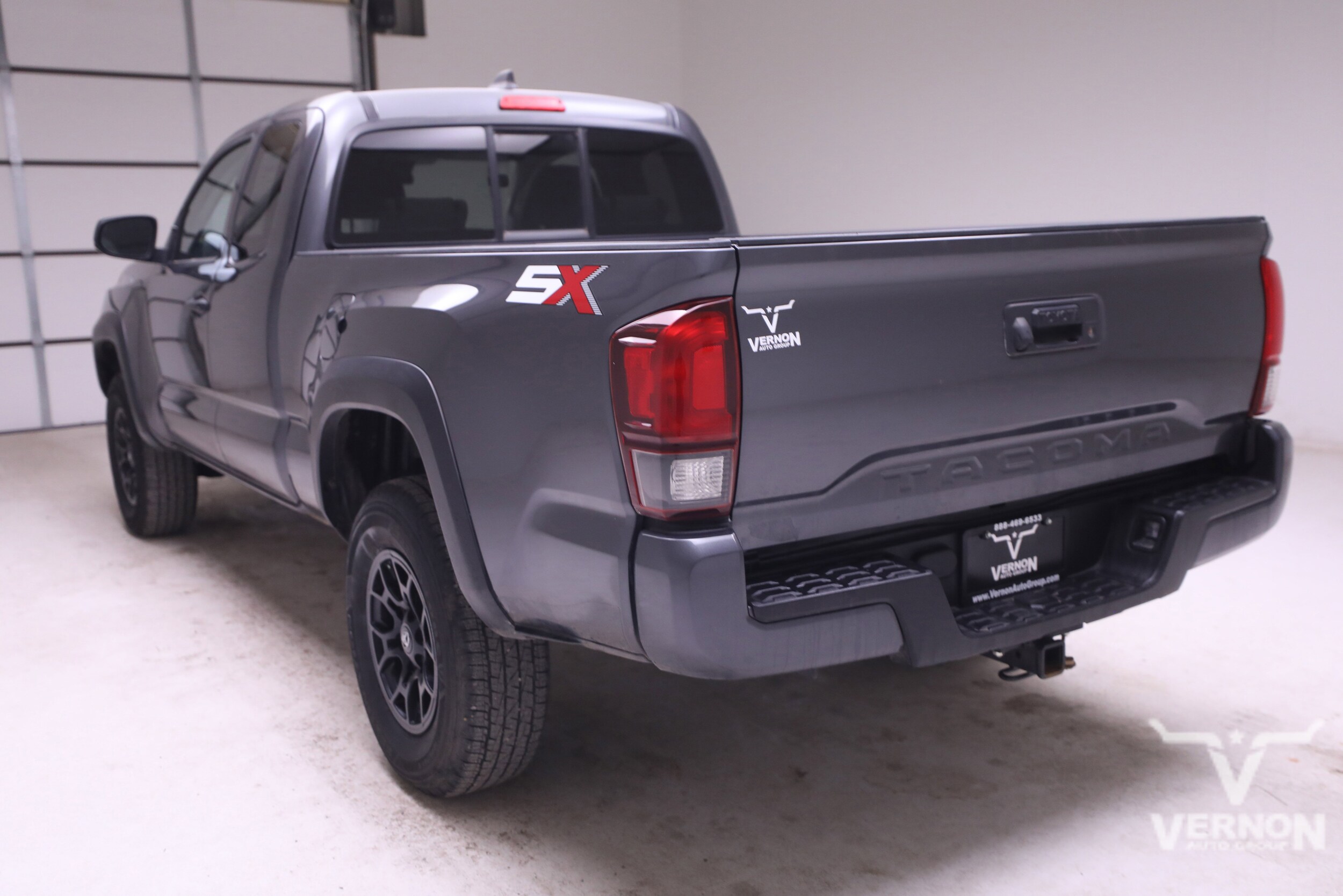 2020 Toyota Tacoma SR5 photo 3