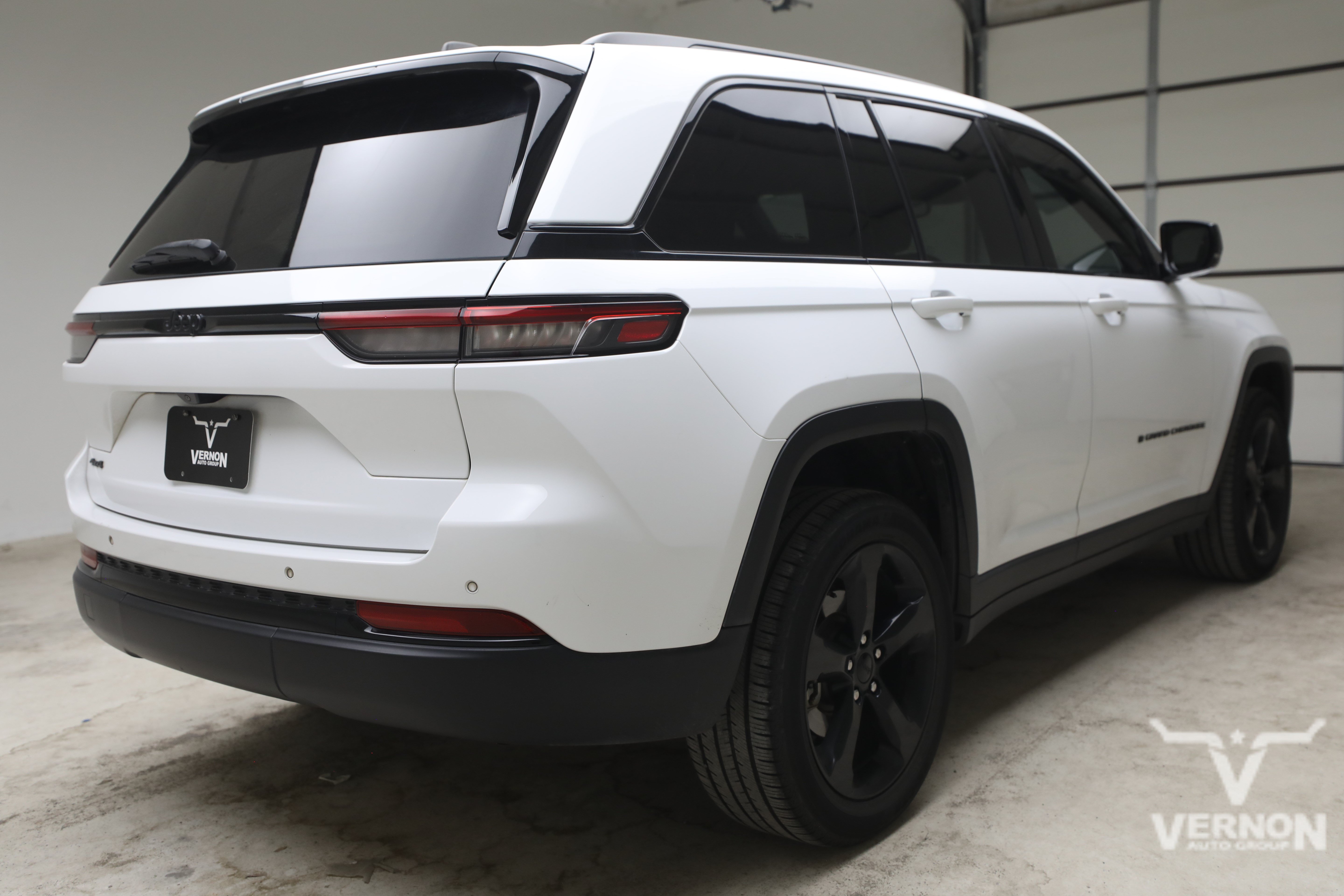 Used 2023 Jeep Grand Cherokee Laredo SUV