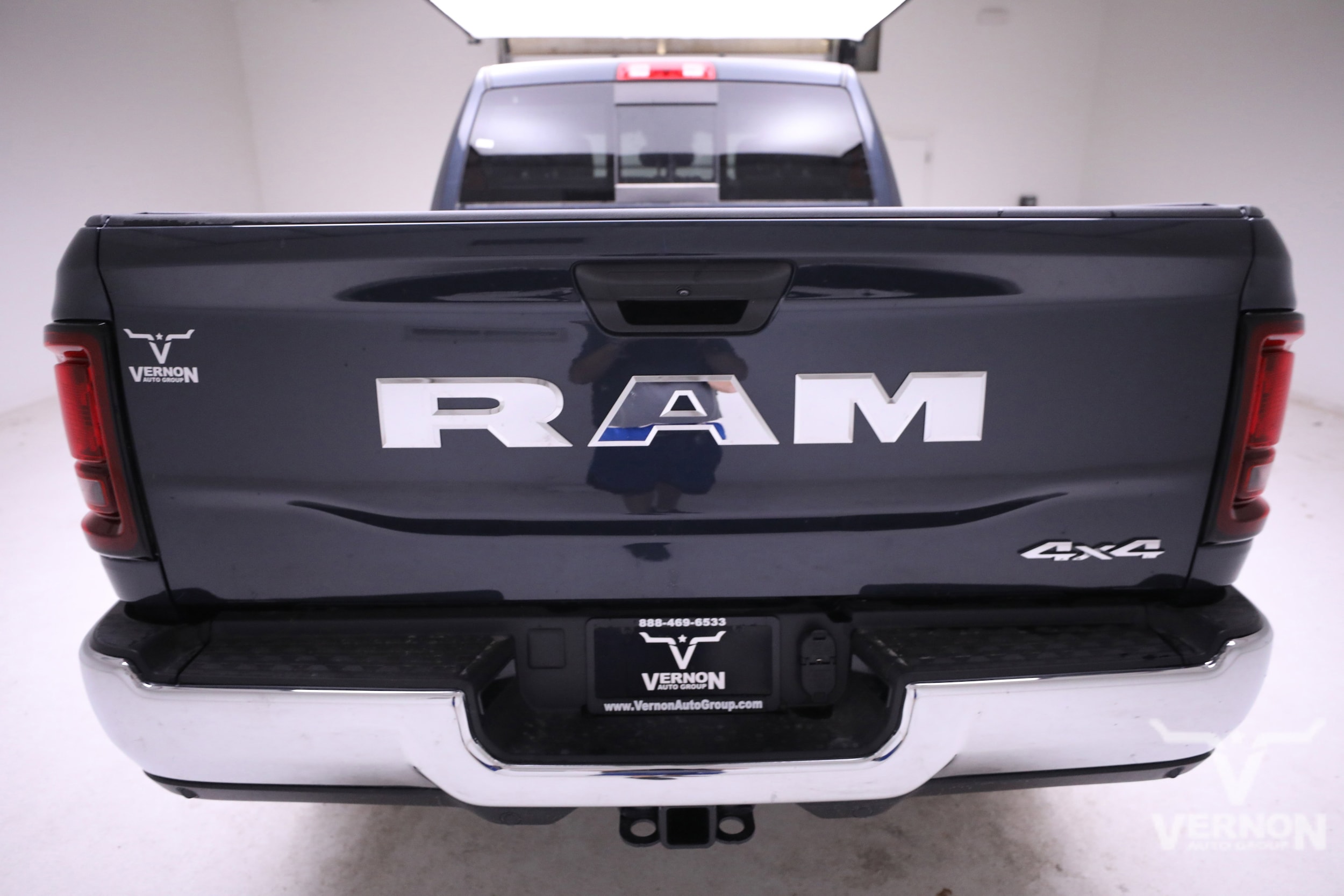 View vehicle photo 4