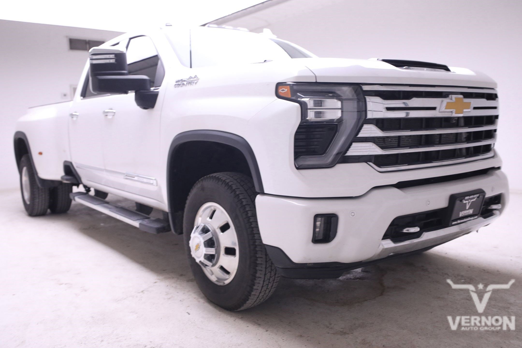 2025 Chevrolet Silverado 3500HD High Country photo 3