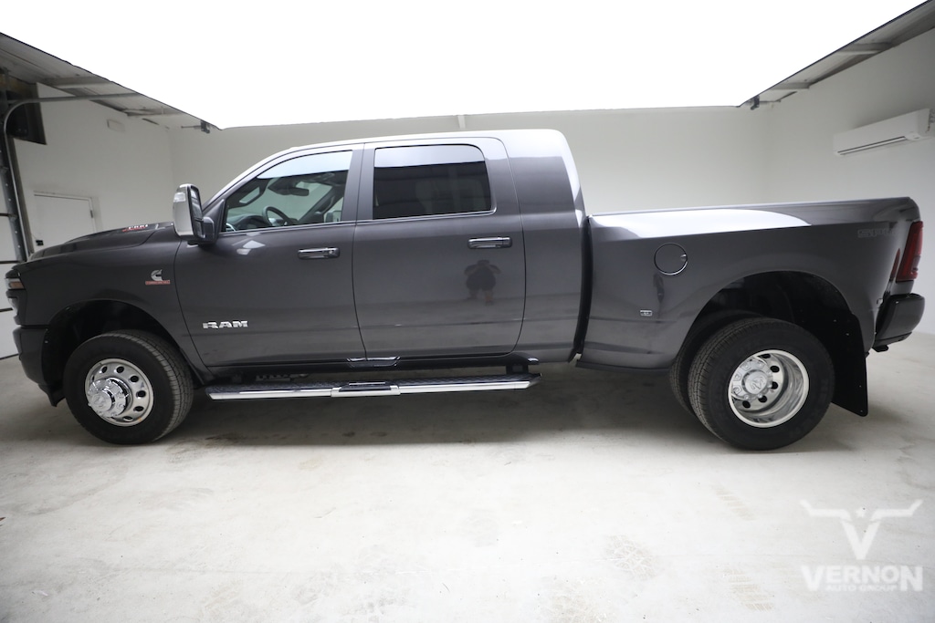 New 2026 Ram 3500 LARAMIE MEGA CAB 4X4 6'4 BOX Pickup