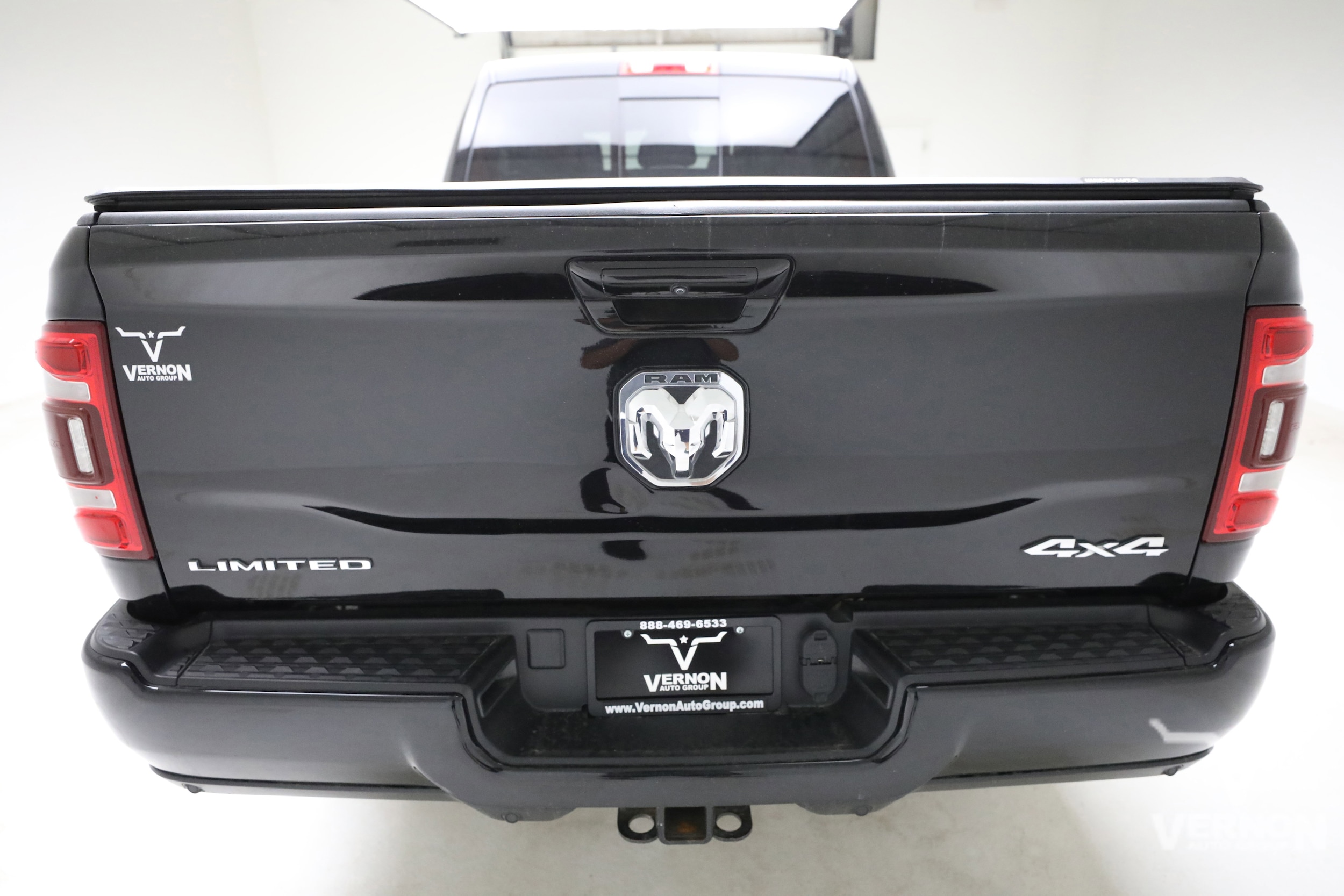 View vehicle photo 4
