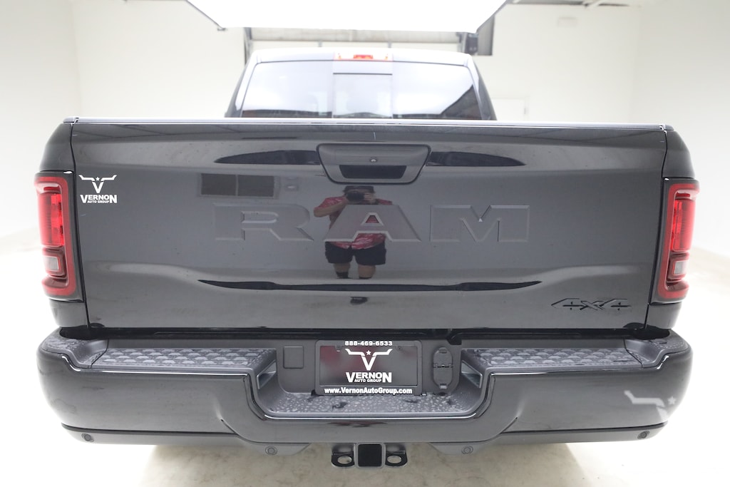 New 2026 Ram 2500 BLACK EXPRESS CREW CAB 4X4 6'4 BOX Pickup