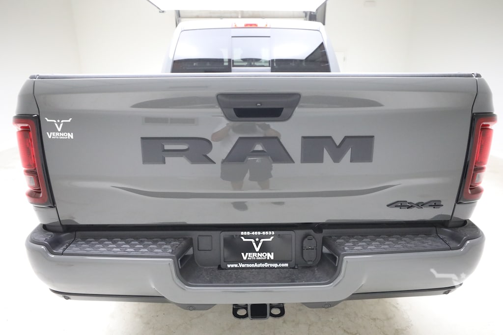 New 2026 Ram 2500 BLACK EXPRESS CREW CAB 4X4 6'4 BOX Pickup