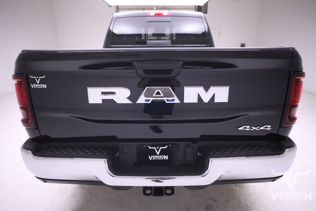 New 2026 Ram 3500 TRADESMAN CREW CAB 4X4 6'4 BOX Pickup