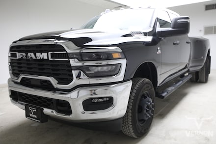 2026 Ram 3500 TRADESMAN CREW CAB 4X4 Pickup