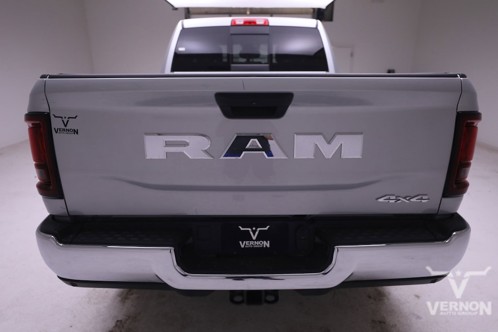 New 2026 Ram 2500 TRADESMAN CREW CAB 4X4 6'4 BOX Pickup