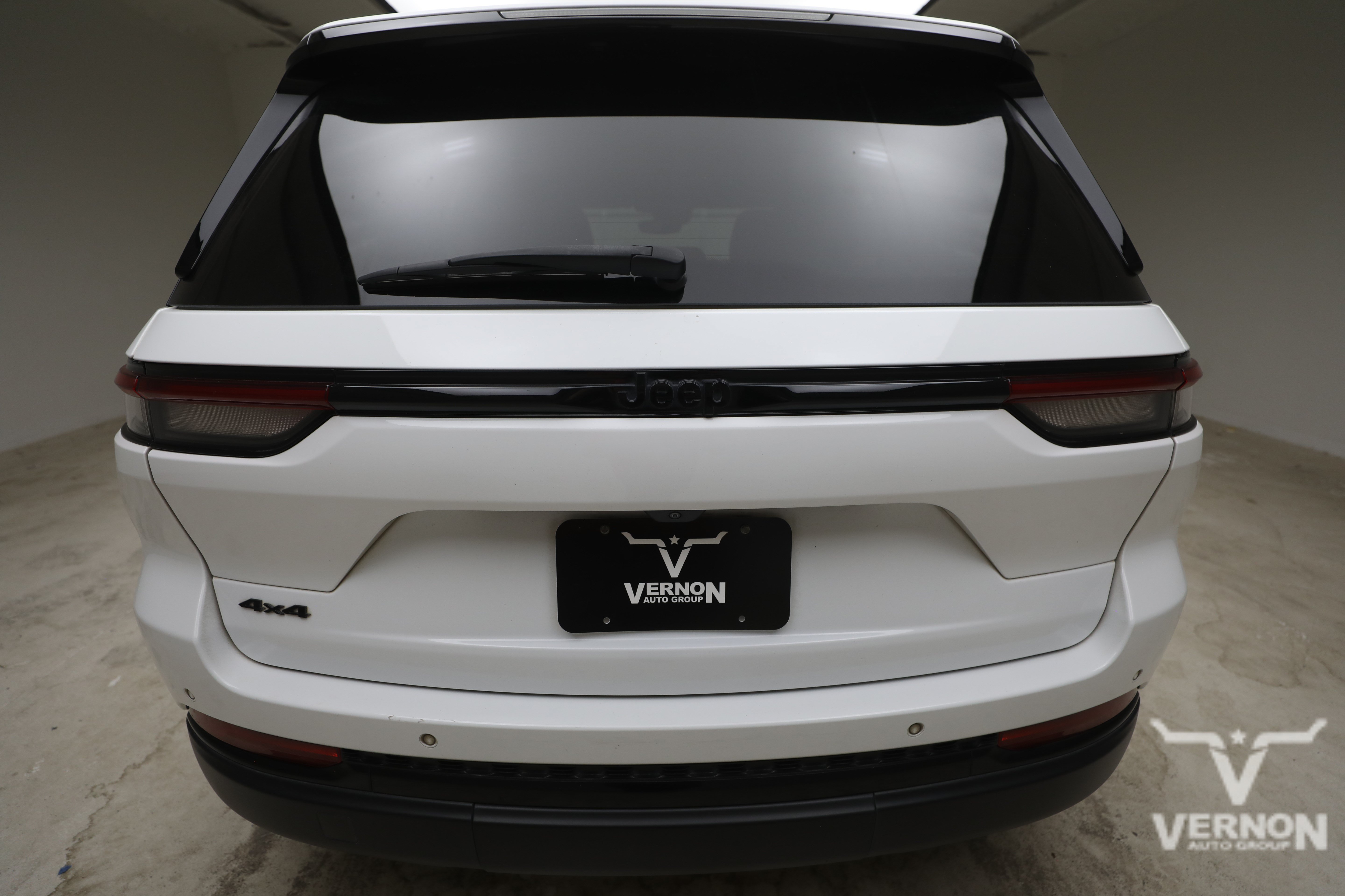 Used 2023 Jeep Grand Cherokee Laredo SUV