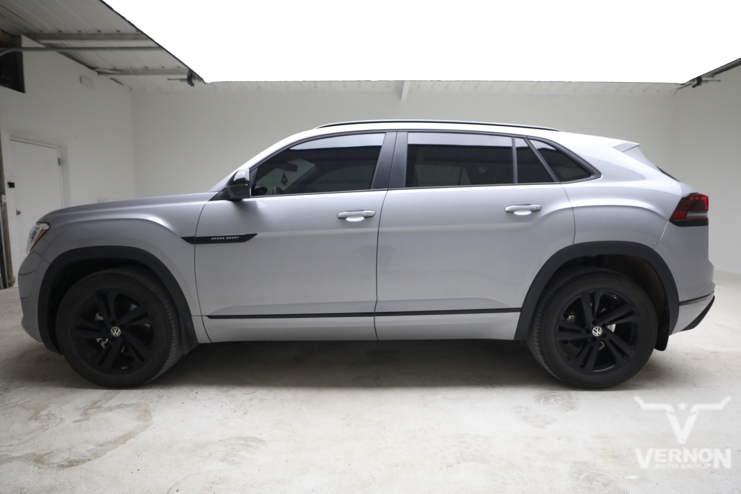 Atlas Cross Sport 2.0T SEL R-Line Black