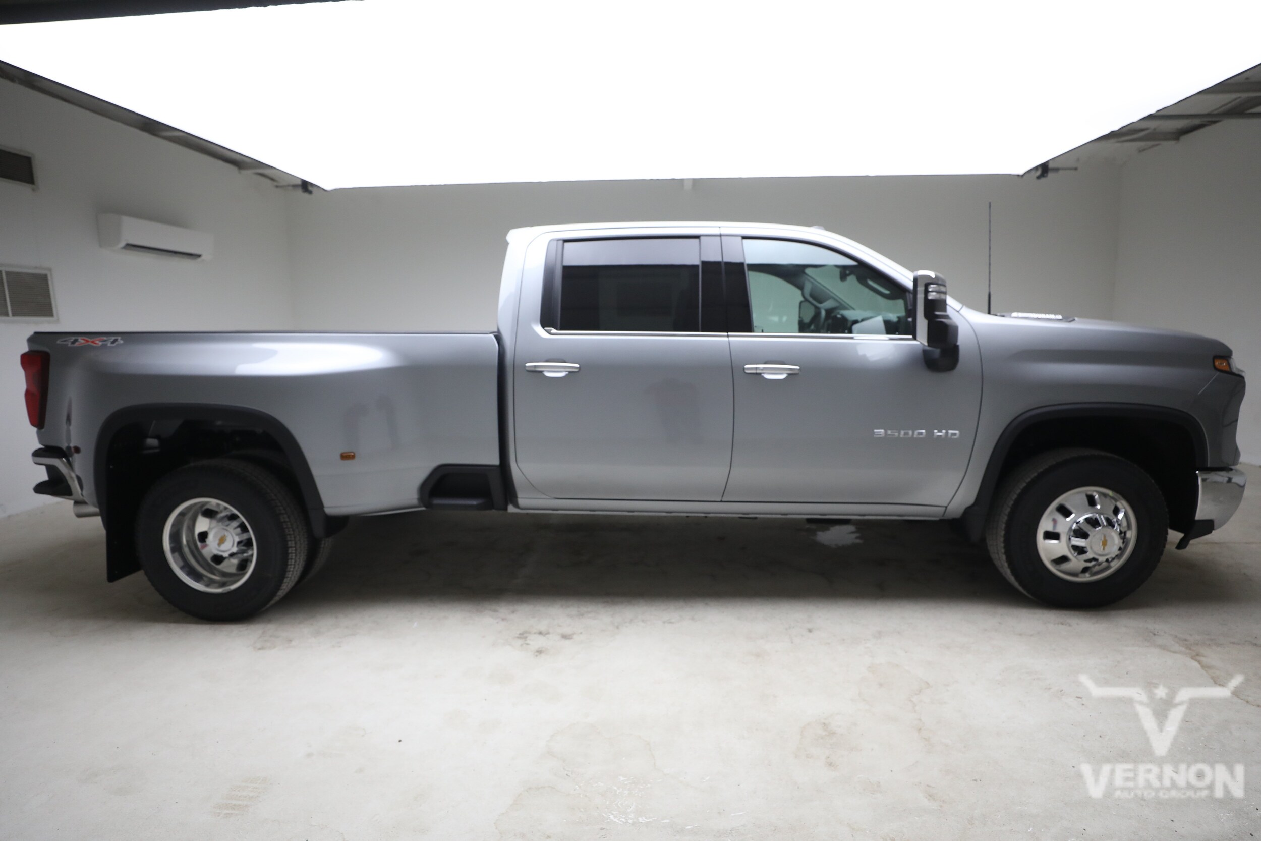 2026 Chevrolet Silverado 3500 HD LTZ - Photo 6