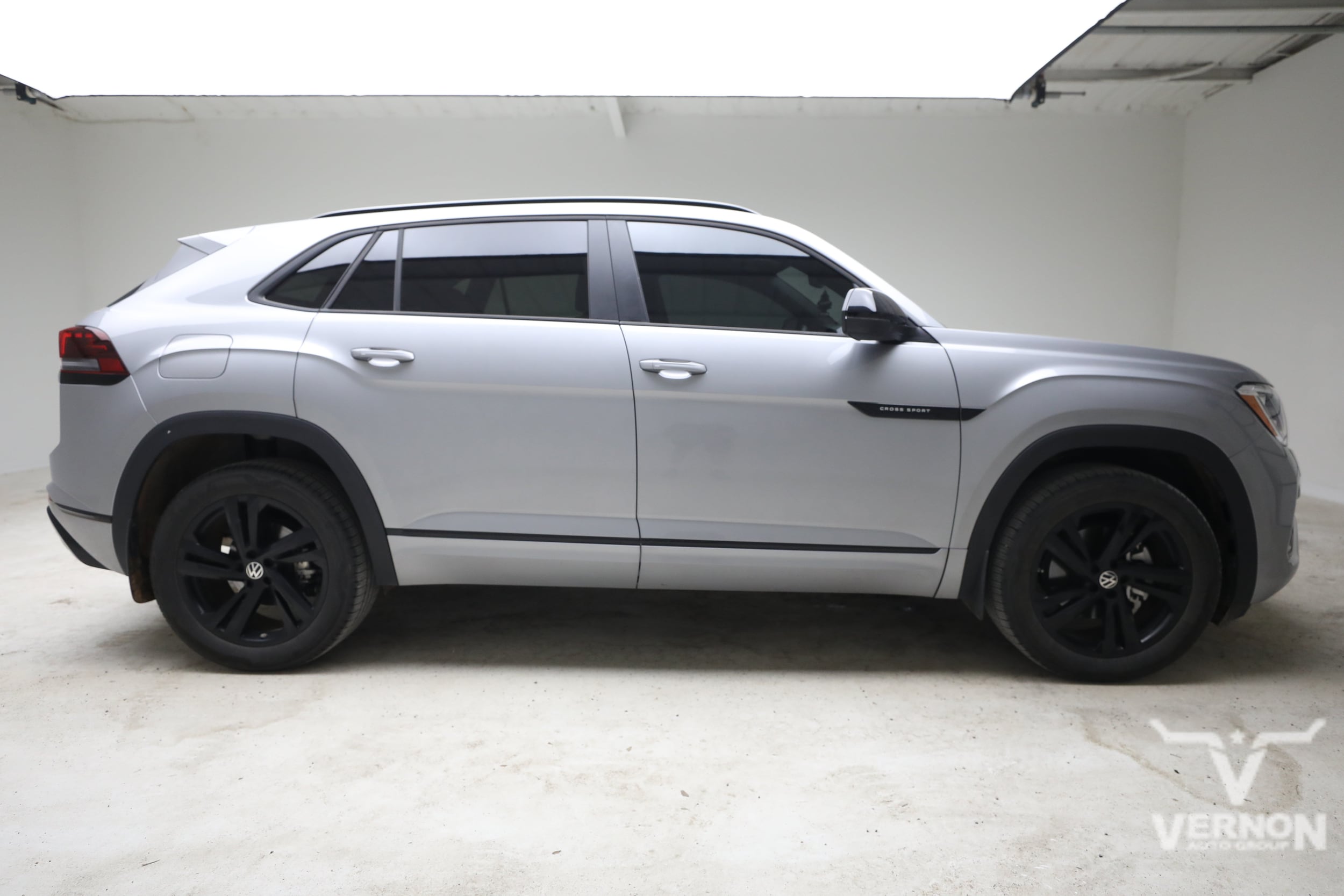 Atlas Cross Sport 2.0T SEL R-Line Black