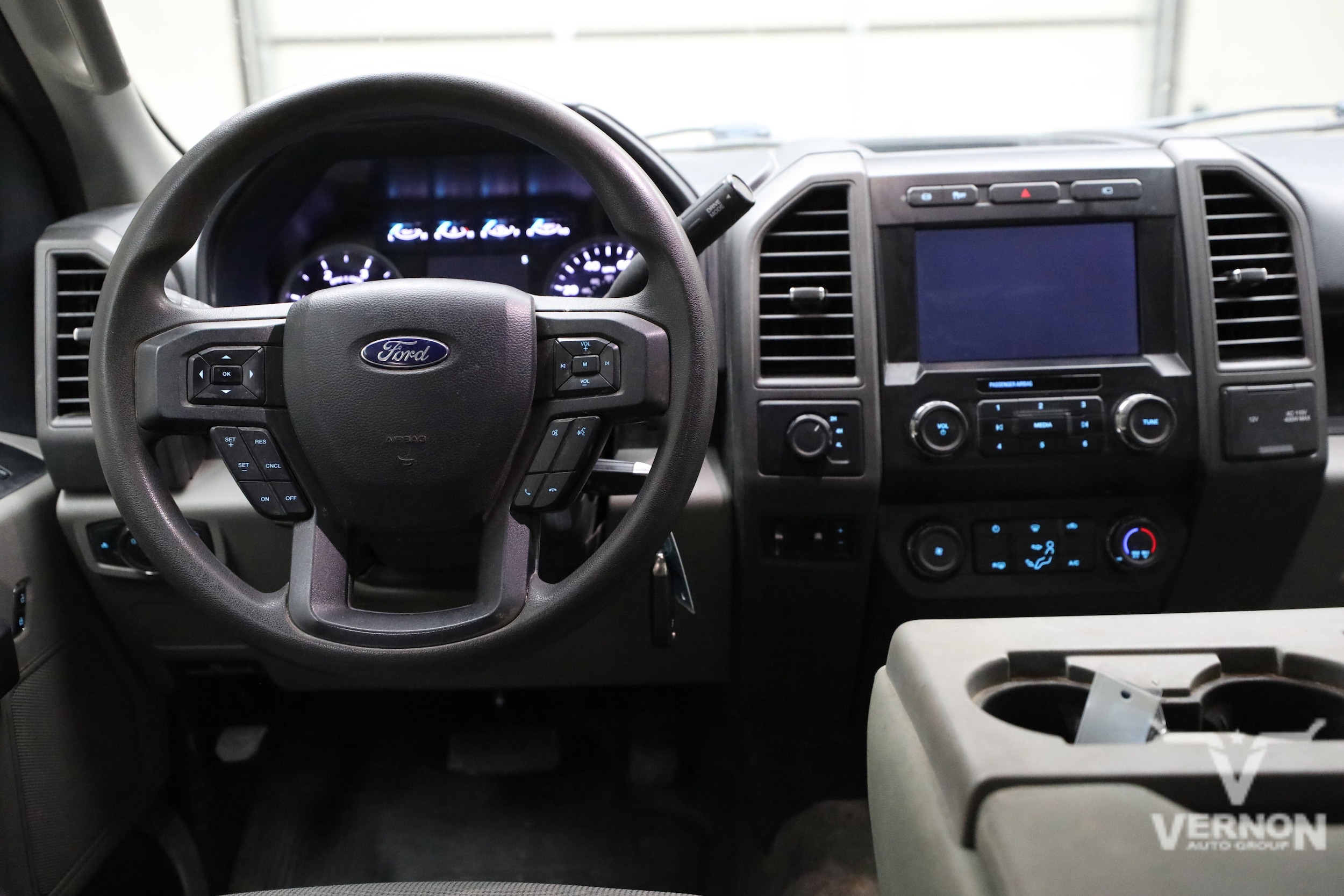 2022 Ford F-350 Super Duty XL - Photo 8