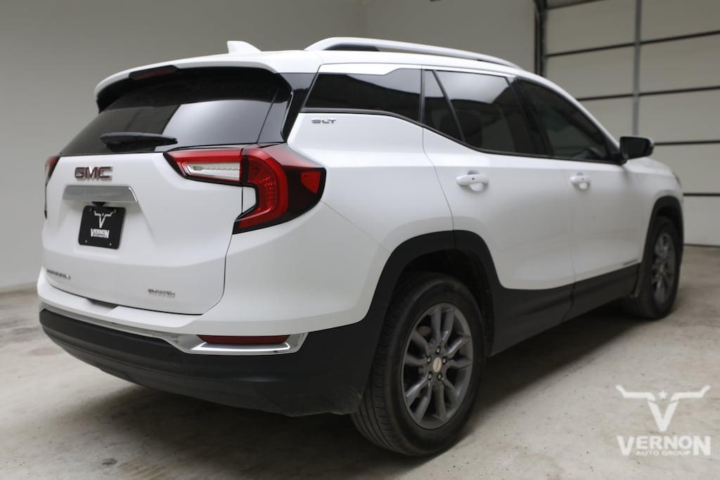 Used 2024 GMC Terrain SLT SUV