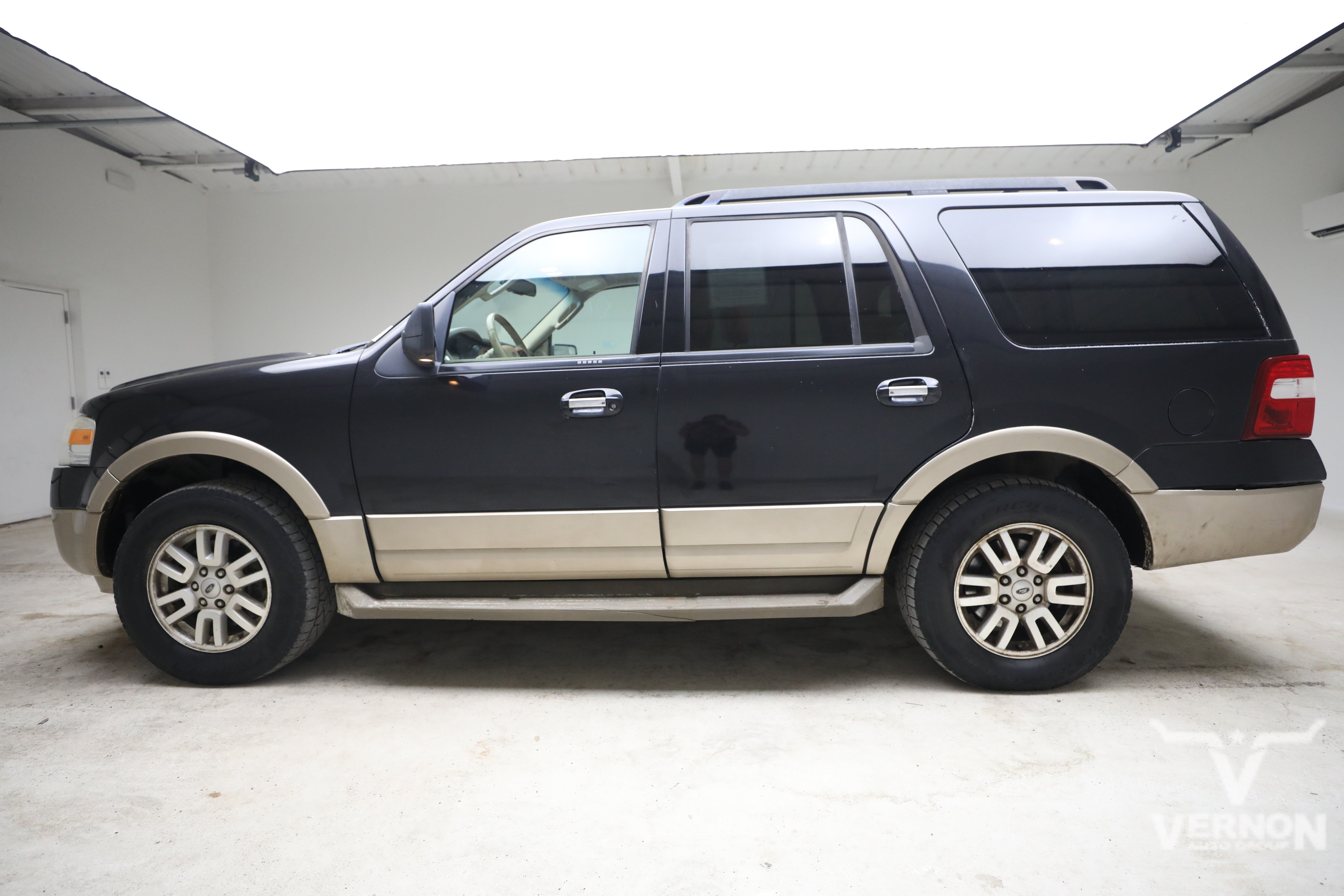 Used 2013 Ford Expedition XLT with VIN 1FMJU1J59DEF08612 for sale in Vernon, TX