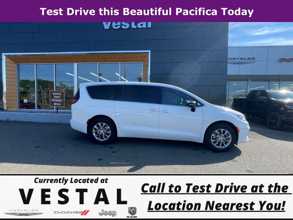 2026 Chrysler Pacifica photo 3