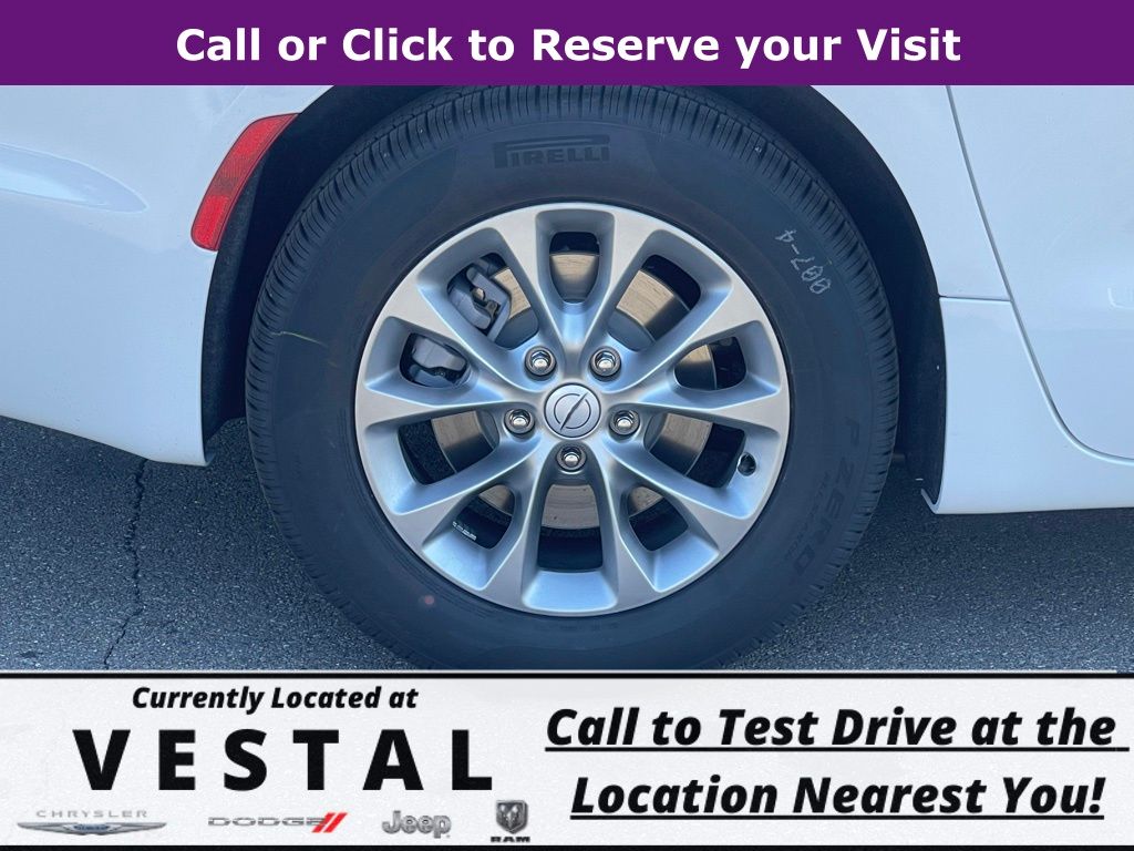 2026 Chrysler Pacifica photo 4