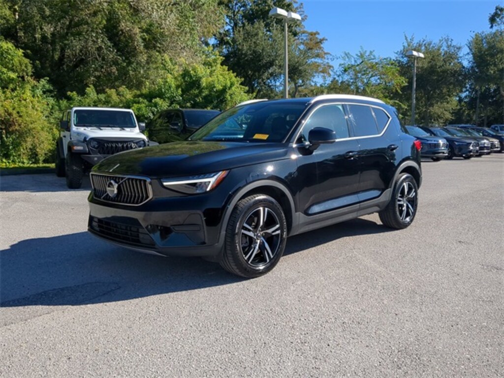 Certified 2025 Volvo XC40 B5 Core SUV