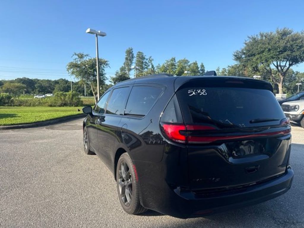 Certified 2025 Chrysler Pacifica Limited Minivan/Van