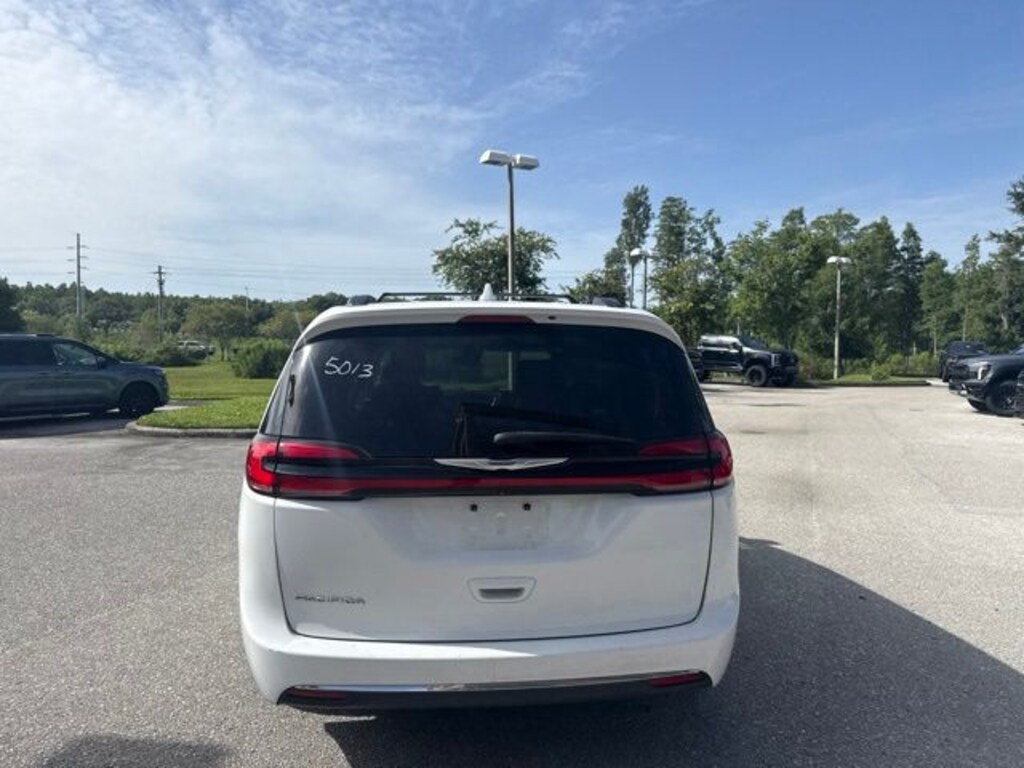 Certified 2022 Chrysler Pacifica Touring L Minivan/Van