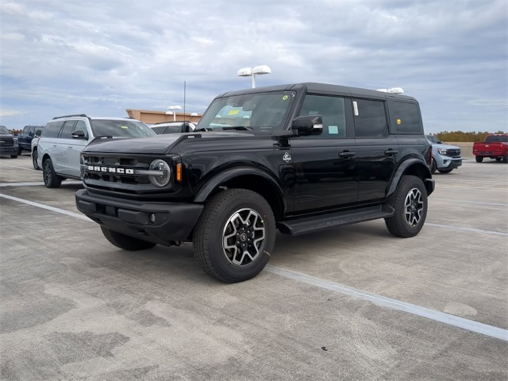 New 2025 Ford Bronco Outer Banks SUV