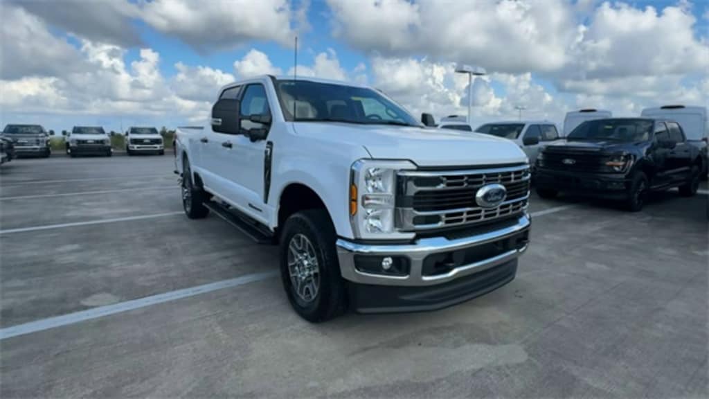 New 2025 Ford F-350 Truck Crew Cab