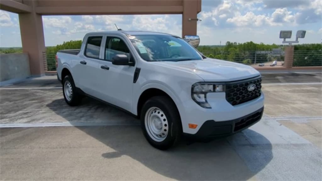 New 2025 Ford Maverick XL Truck SuperCrew