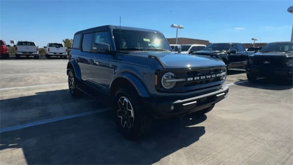 New 2025 Ford Bronco Outer Banks SUV