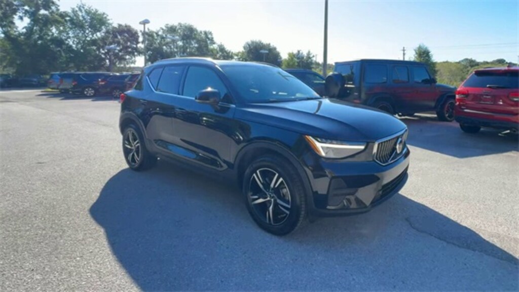 Certified 2025 Volvo XC40 B5 Core SUV