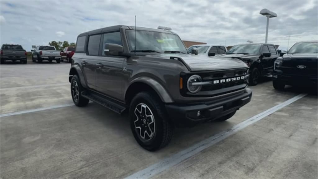 New 2025 Ford Bronco Outer Banks SUV