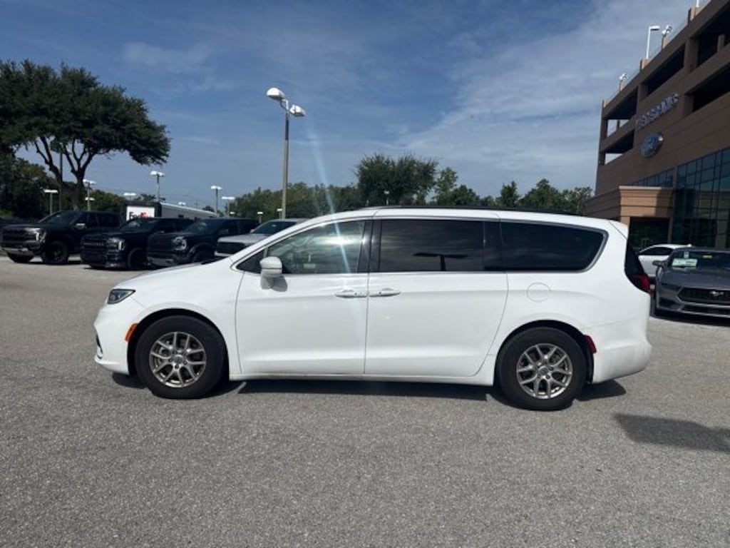 Certified 2022 Chrysler Pacifica Touring L Minivan/Van