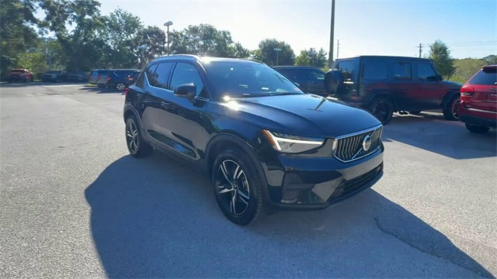 Certified 2025 Volvo XC40 B5 Core SUV