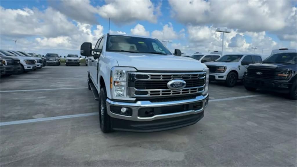 New 2025 Ford F-350 Truck Crew Cab