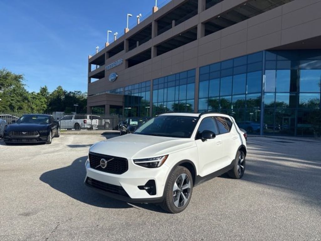 Used 2026 Volvo XC40 B5 Plus SUV