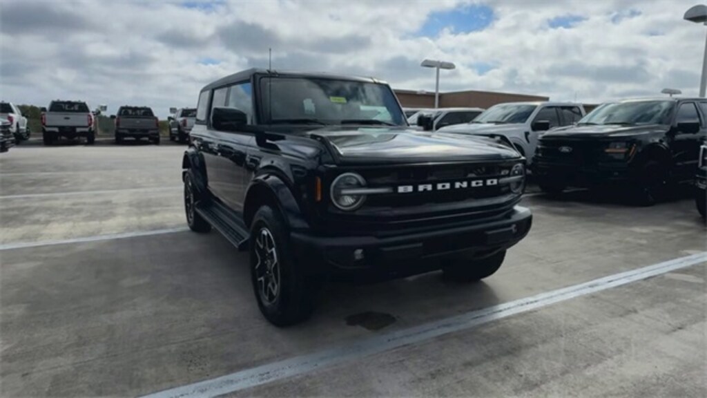 New 2025 Ford Bronco Outer Banks SUV