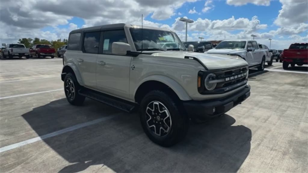 New 2025 Ford Bronco Outer Banks SUV