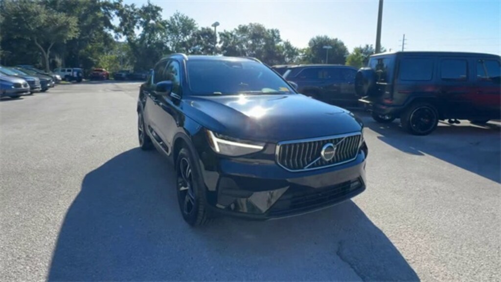 Certified 2025 Volvo XC40 B5 Core SUV